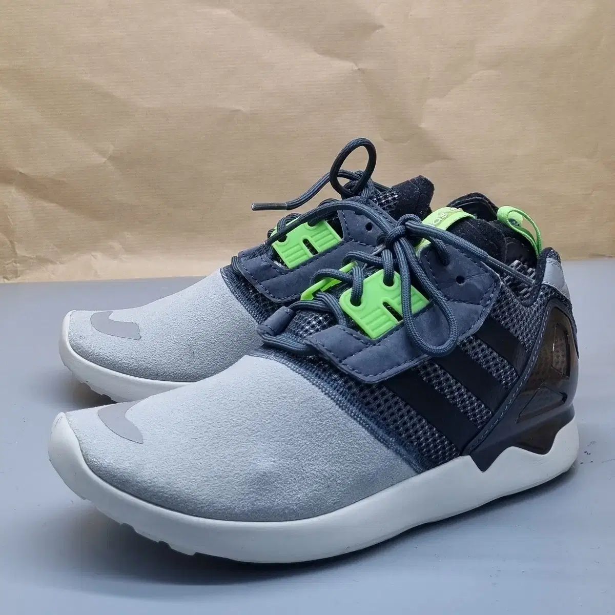 アディダス ZX8000 ブースター レディーススニーカー 23.5センチ