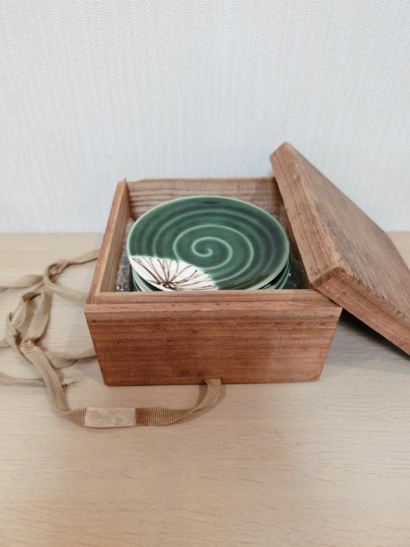 陶器製皿5枚セット 木箱付き 約12cm 渦巻き模様 花 緑 - メルカリ