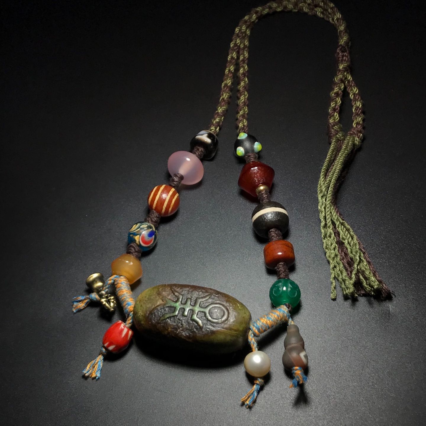 旧家蔵出し 瑪瑙細密彫 包漿 自然風化紋 青稞 貴人天珠 多寶ネックレス