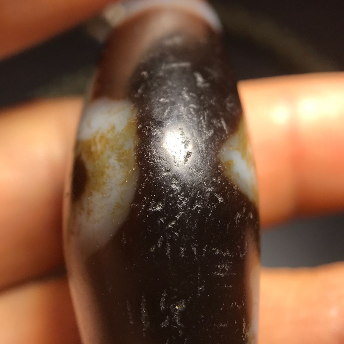 旧家蔵出し 瑪瑙細密彫 包漿 蔵伝 自然風化紋 牛角 閃電五眼天珠 多寶