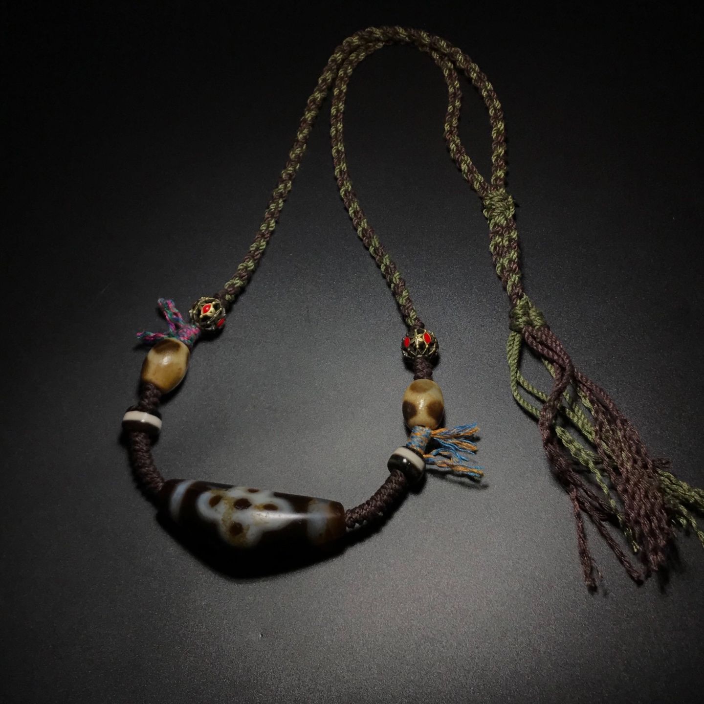 旧家蔵出し 瑪瑙細密彫 包漿 蔵伝 自然風化紋 牛角 閃電五眼天珠 多寶