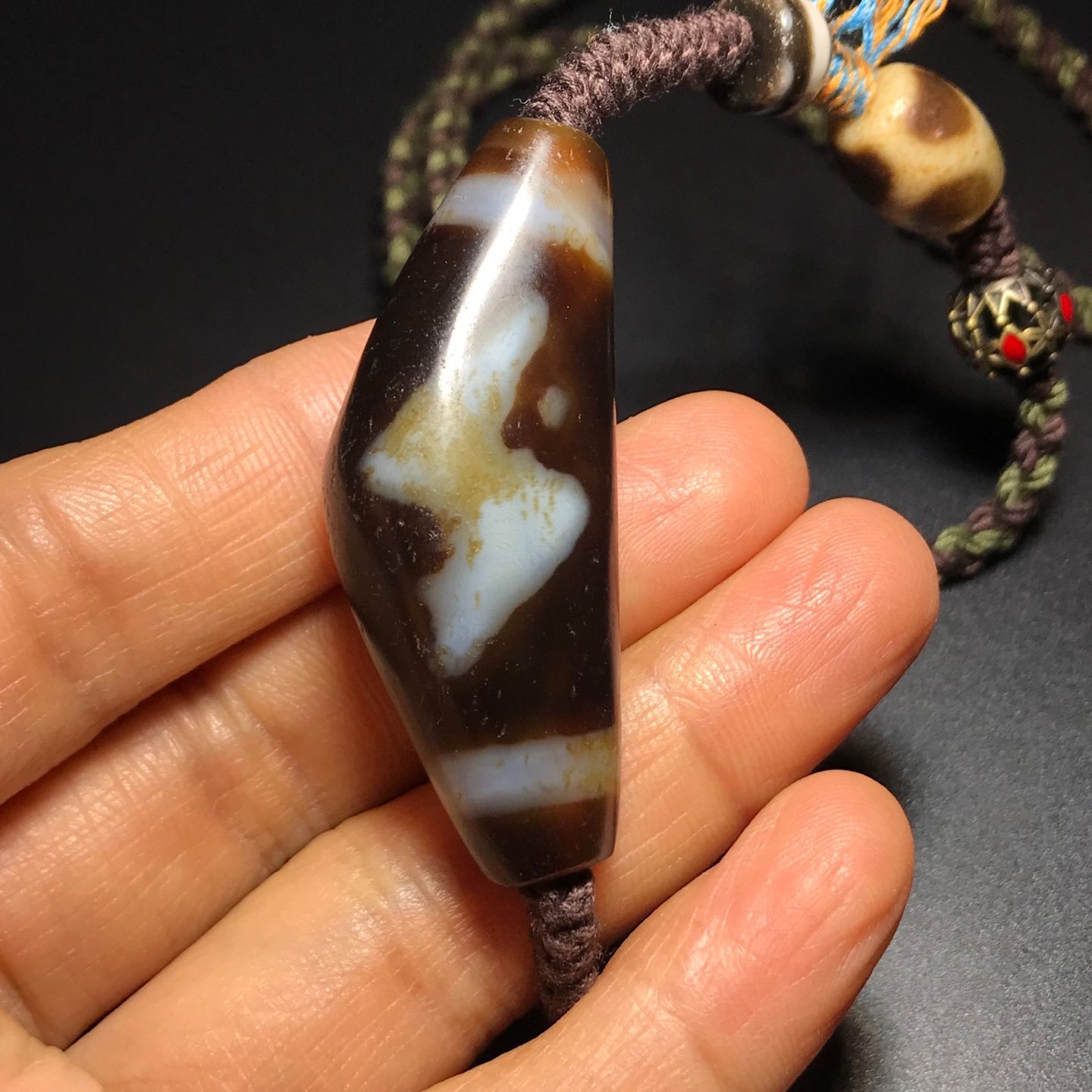 旧家蔵出し 瑪瑙細密彫 包漿 蔵伝 自然風化紋 牛角 閃電五眼天珠 多寶