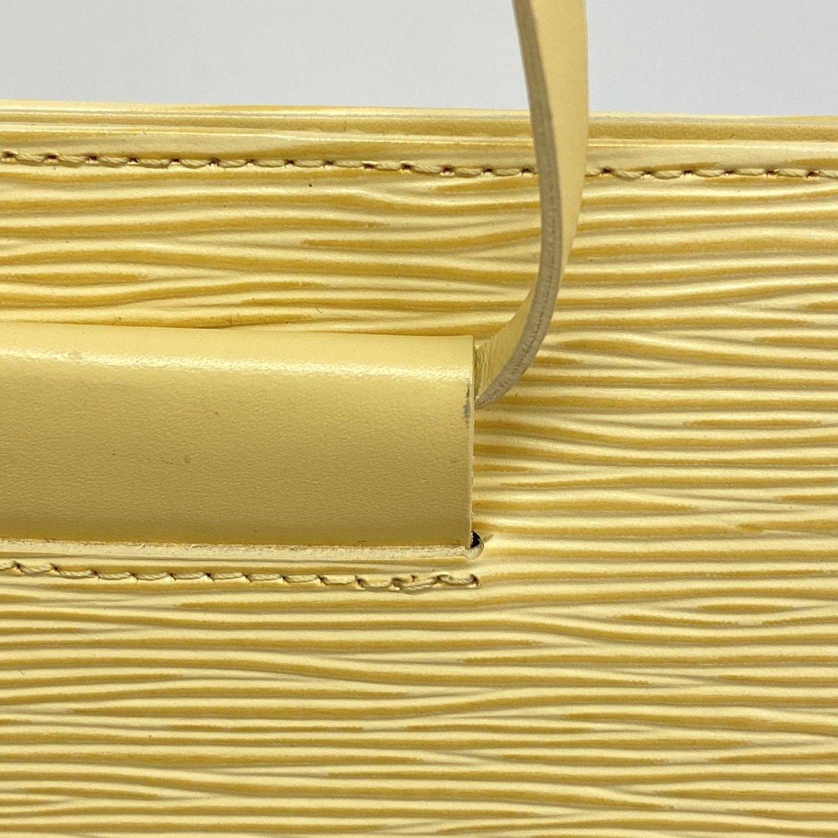 6bd5758-k】ルイヴィトン ショルダーバッグ エピ サントロペ M5246A