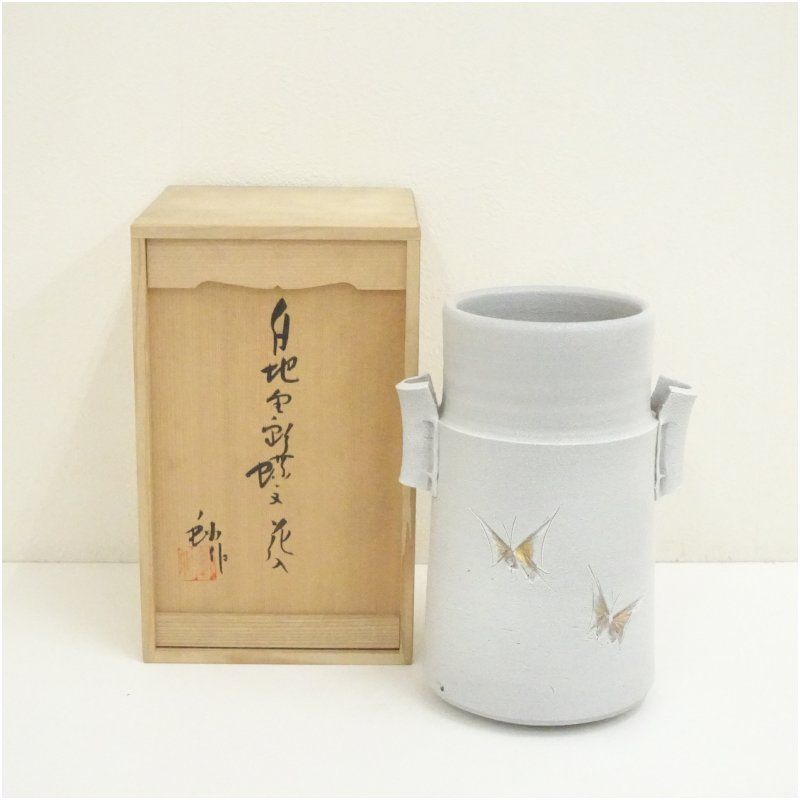 加藤釥造 白地金彩蝶文花入（共箱） 花入れ 茶道 茶道具 花瓶 花器