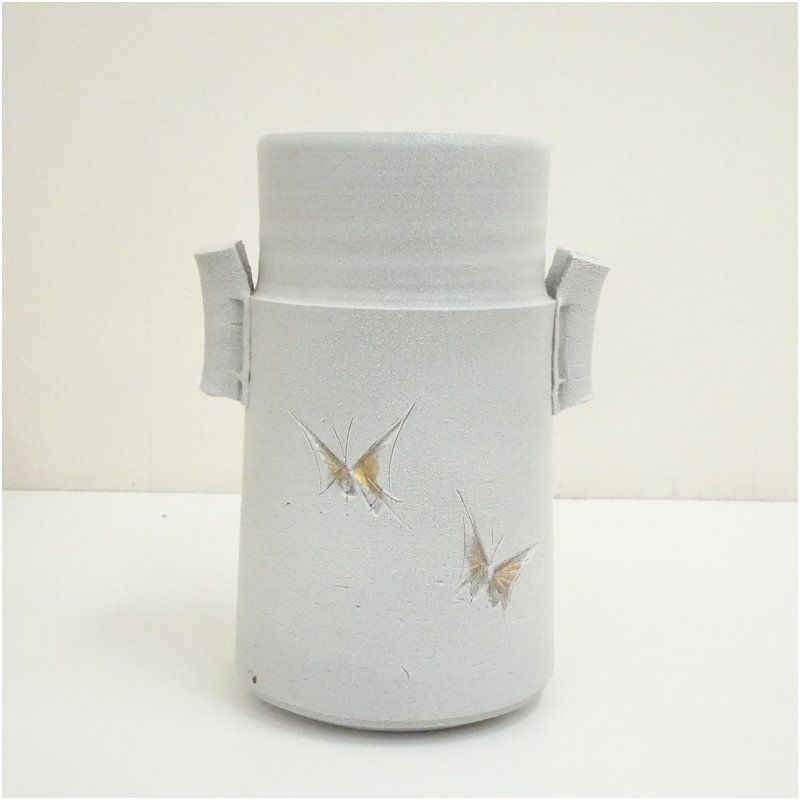 加藤釥造 白地金彩蝶文花入（共箱） 花入れ 茶道 茶道具 花瓶 花器
