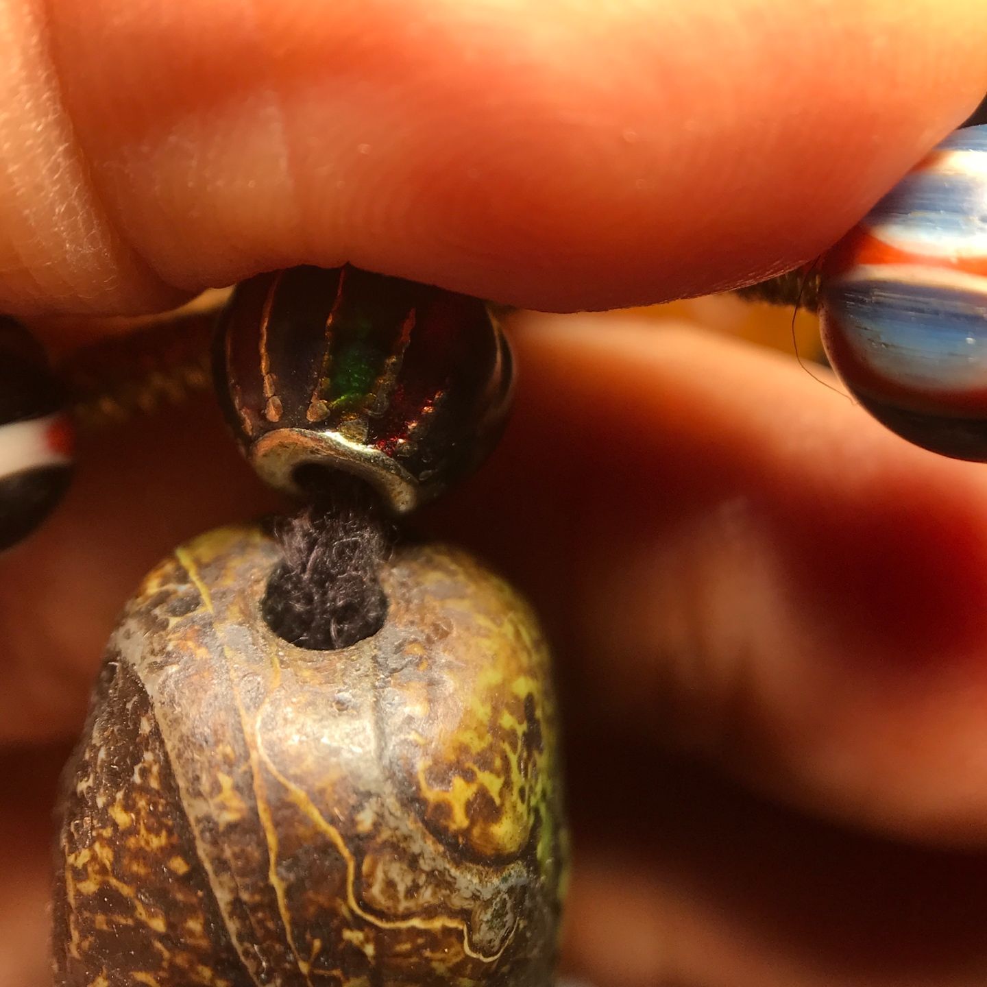 旧家蔵出し 瑪瑙細密彫 包漿 蔵伝 自然風化紋 青稞 觀音天珠 多寶