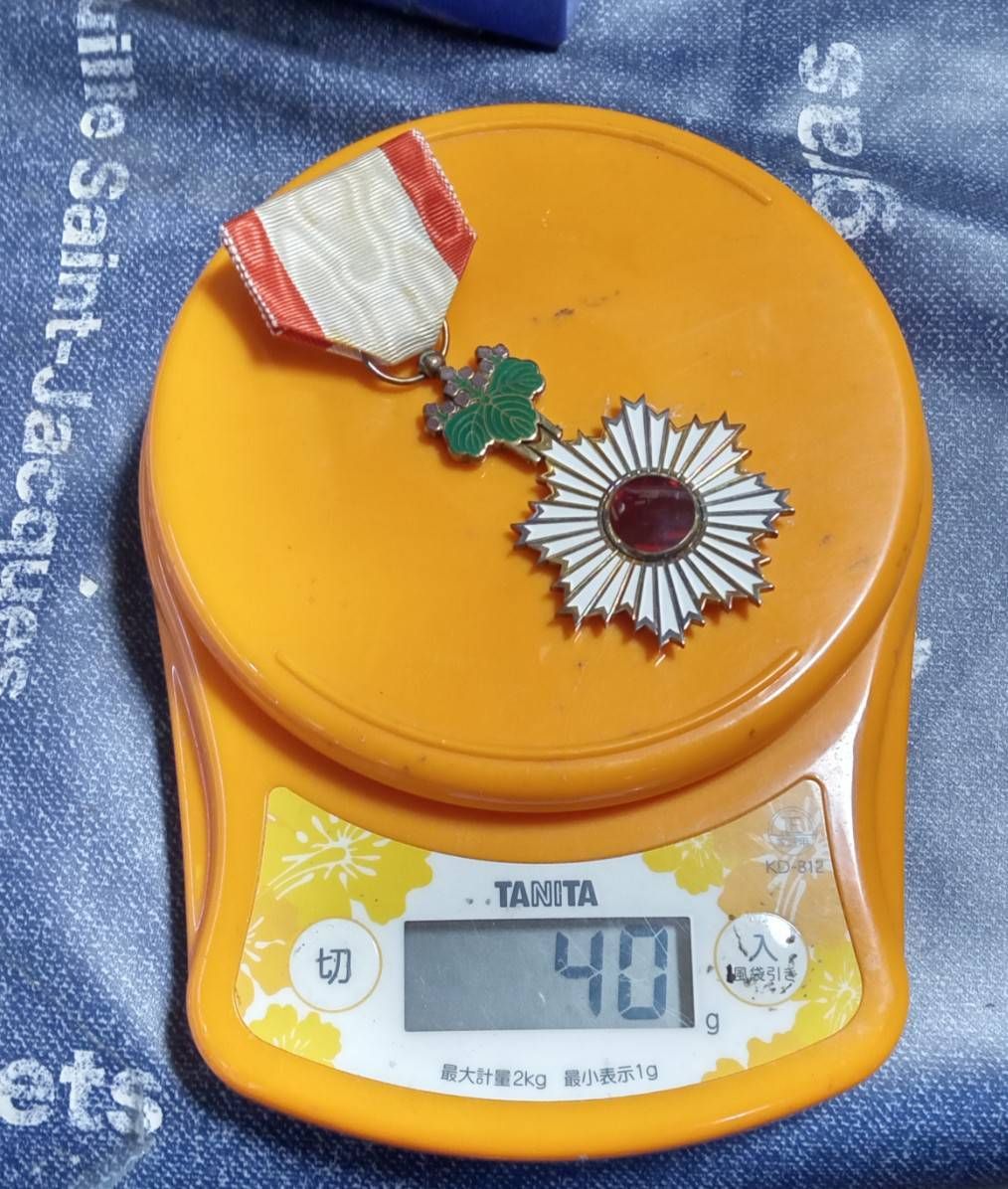 中古品 勲六等単光旭日章 バッジ 勲章 旧日本国軍 コレクション 当時物