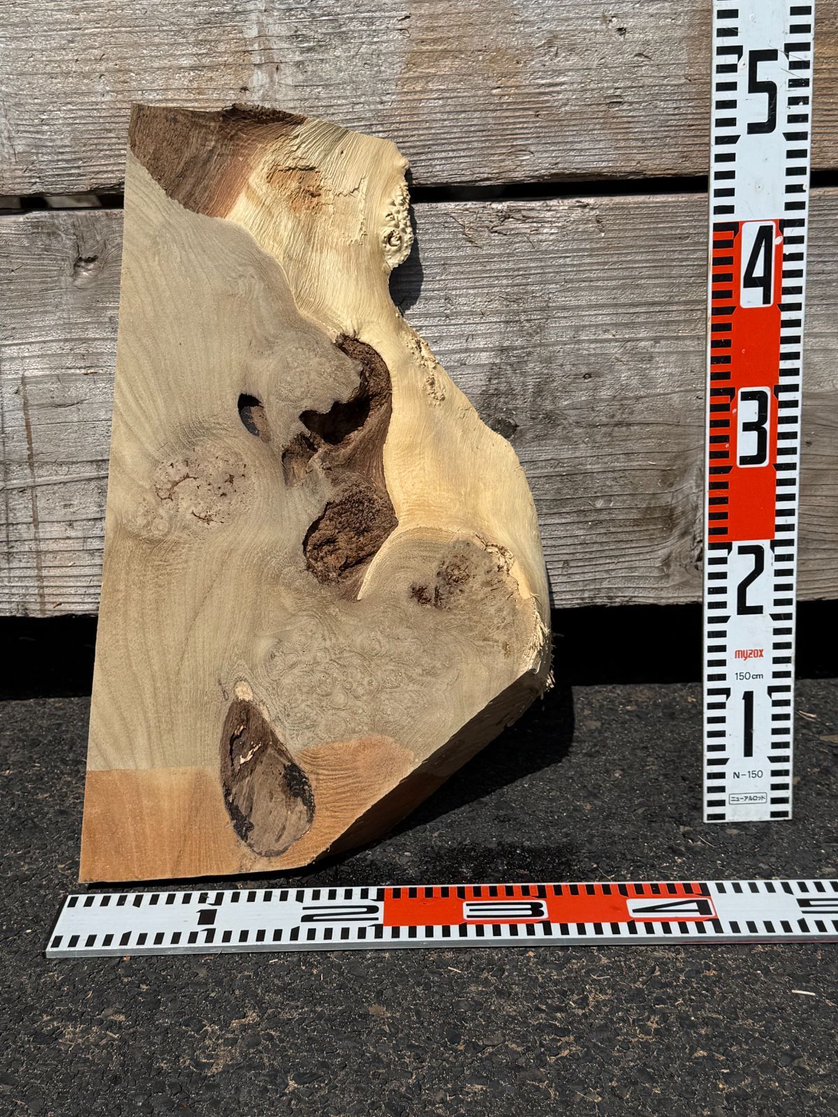 ニセアカシア 瘤材 銘木 無垢材 一枚板 ウッドプレート 花台 - メルカリ