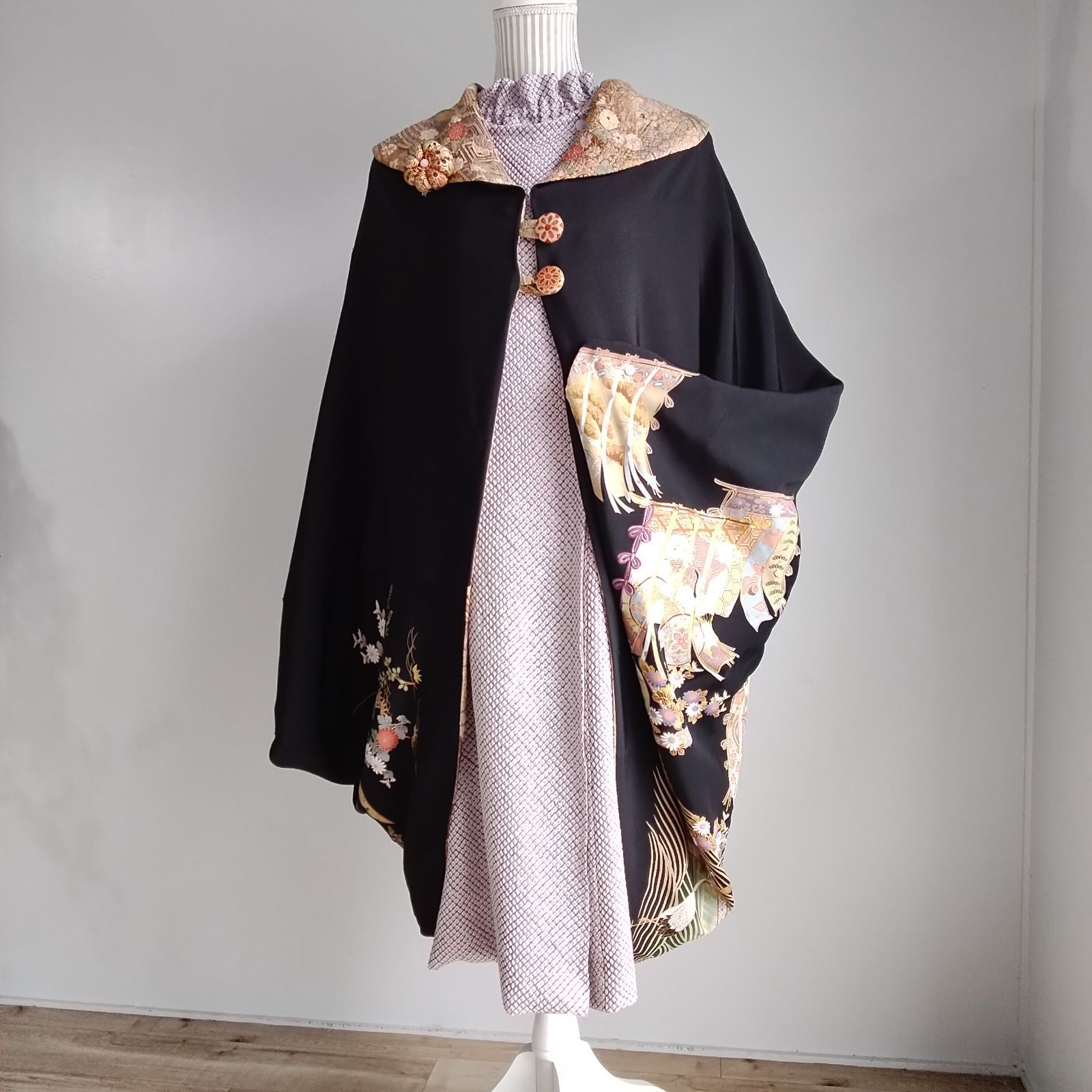 和洋折衷で使える 正絹リバーシブルモモンガコート 黒留袖リメイク