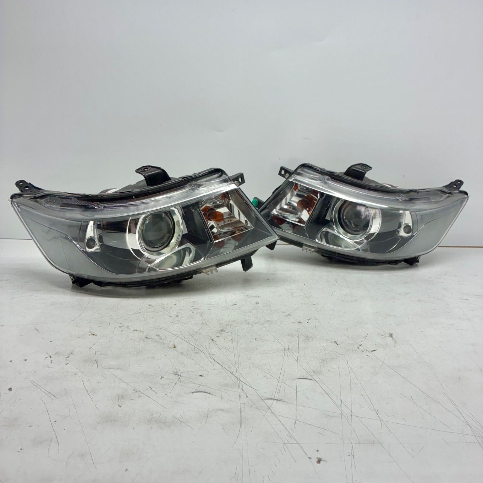 美品【コーティング済】 MH23S ワゴンR スティングレー ヘッドライト