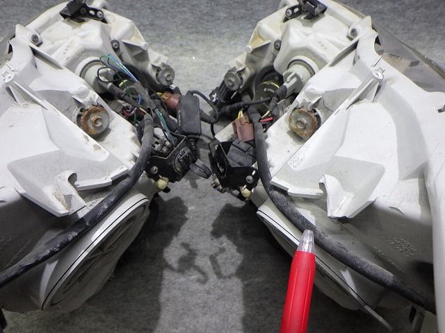 スカイライン ヘッドライト左右 HID キセノン V36 NV36 前期 100-63861 