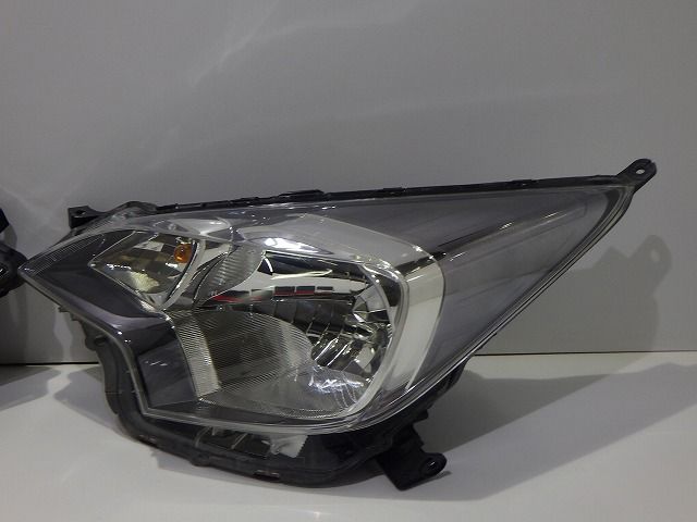 ラクティス ヘッドライト左右 HID NCP 120/125 前期 52-212 3 81110