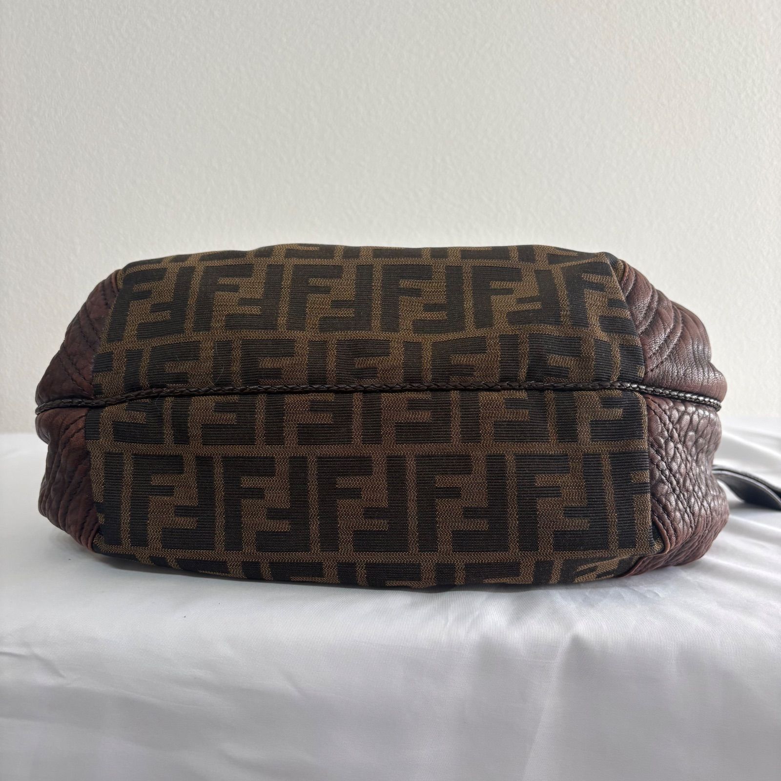 フェンディ FENDI ズッカ柄 スパイバッグ ミニ ハンドバッグ レザー