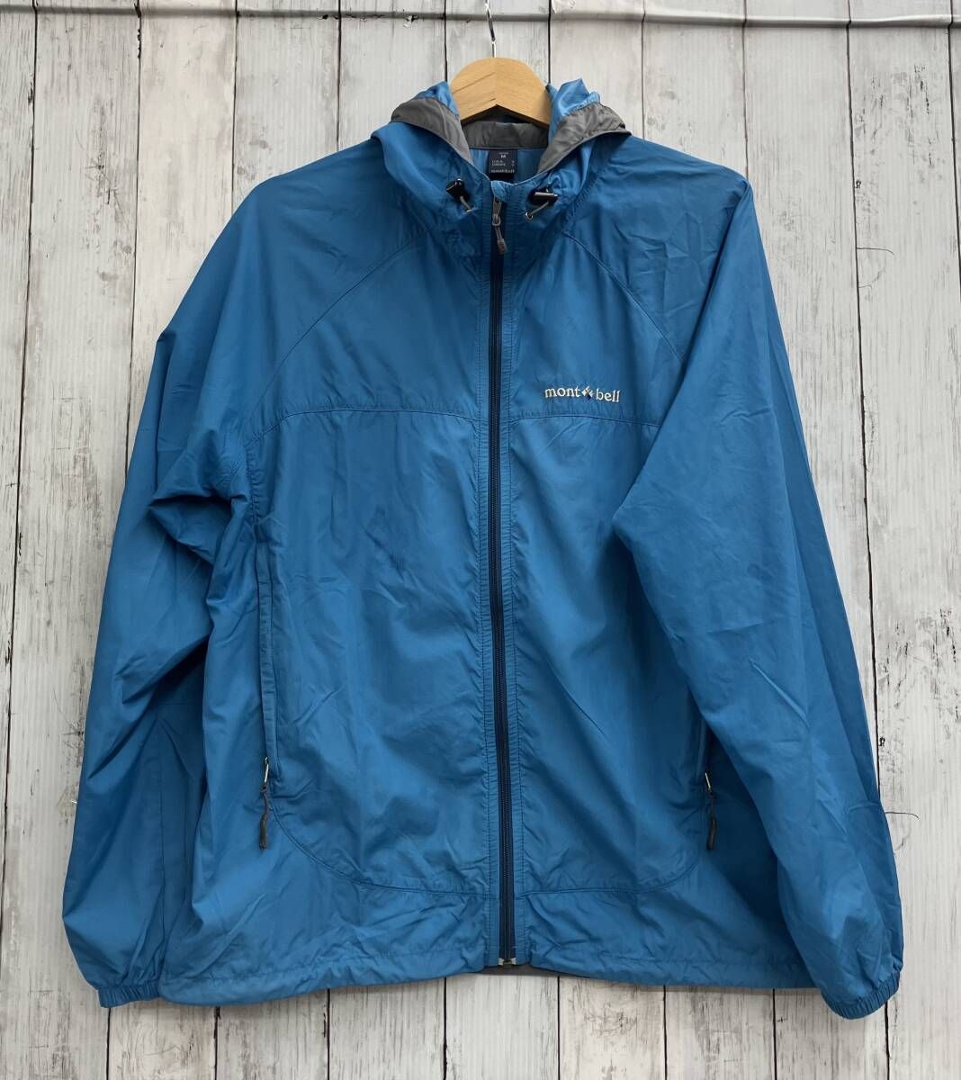 mont.bell モンベル/マウンテンパーカー /Mサイズ/ライトブルー /シミ