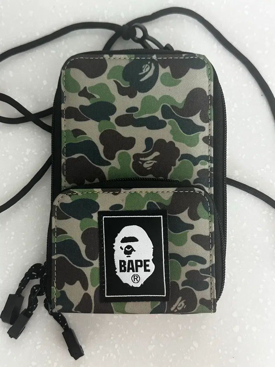 A BATHING APE アベイシングエイプ カモフラ ミニ クロスバック 雑誌