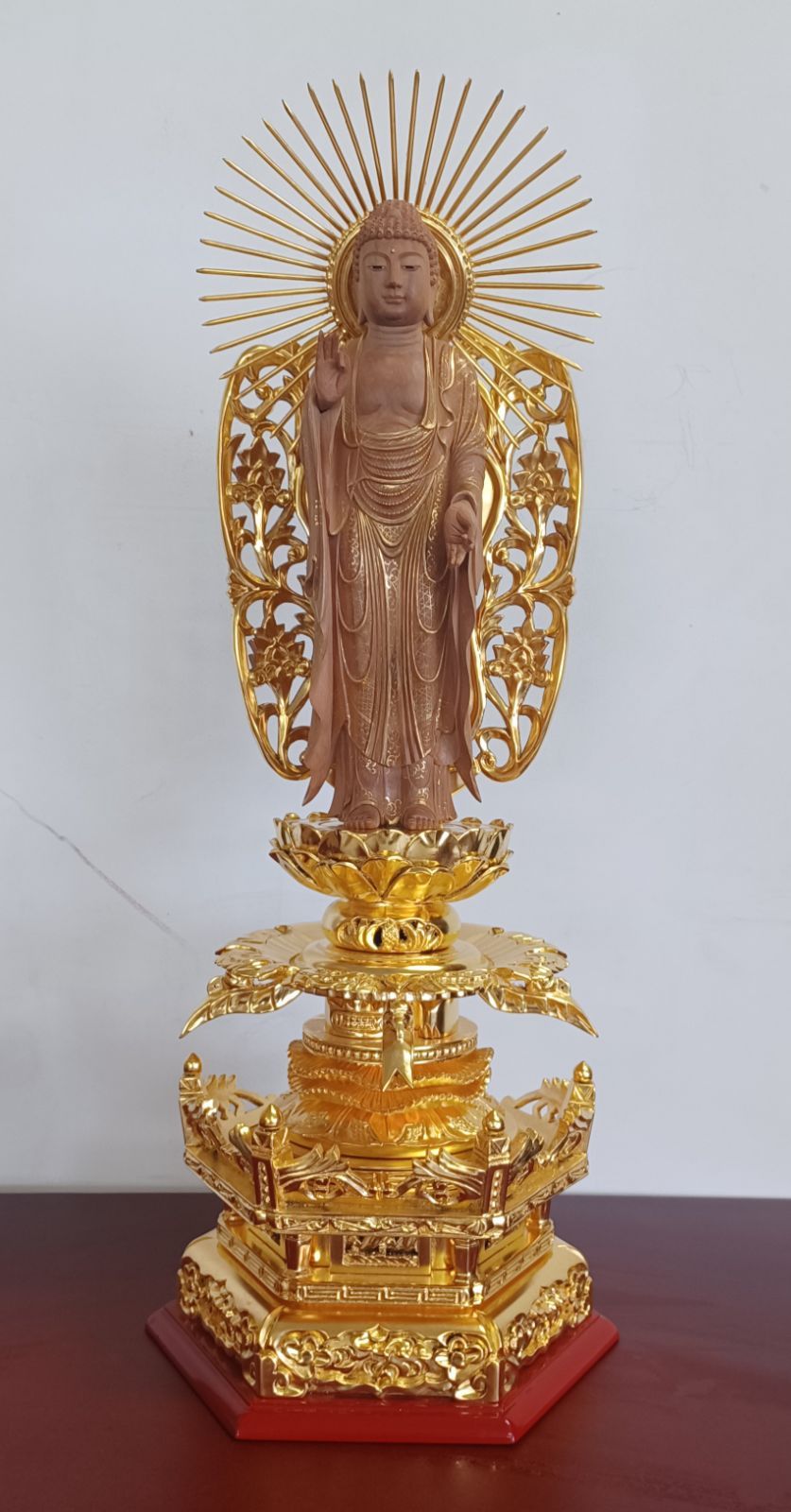 純金箔押 六角ケマン台座 仏白檀 西立弥陀 櫛光背 仏金泥 8.0寸 - メルカリ