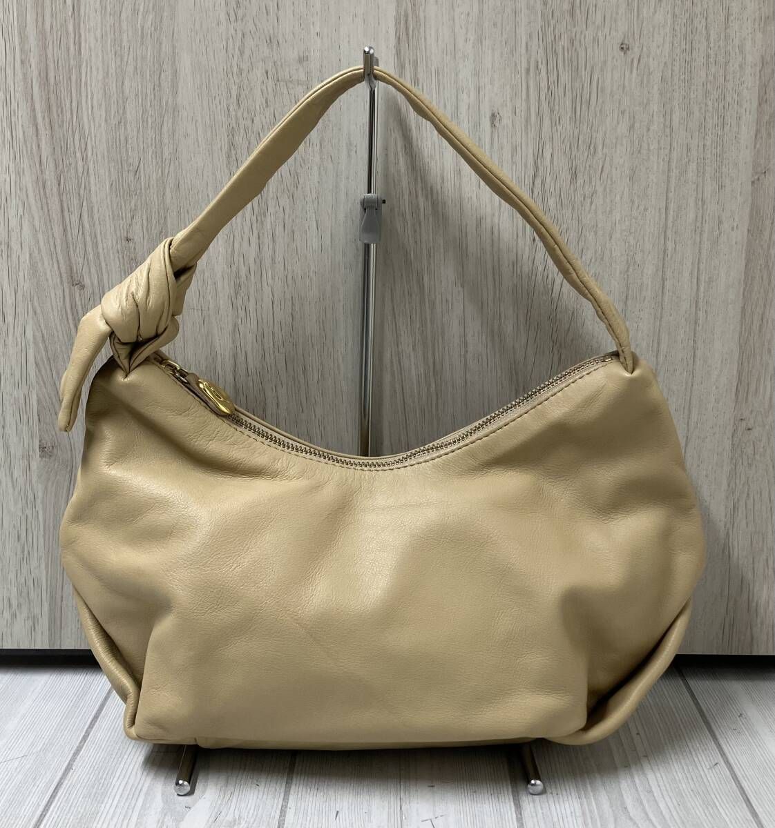 gemeil ジェムイル ノット ワンハンドルバッグ ベージュ - メルカリ