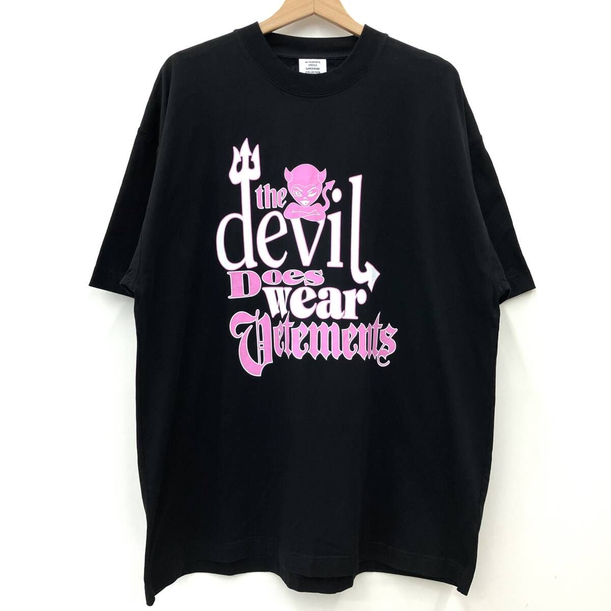VETEMENTS ヴェトモン 22SS DEVIL DOES WEAR 半袖Tシャツ ブラック