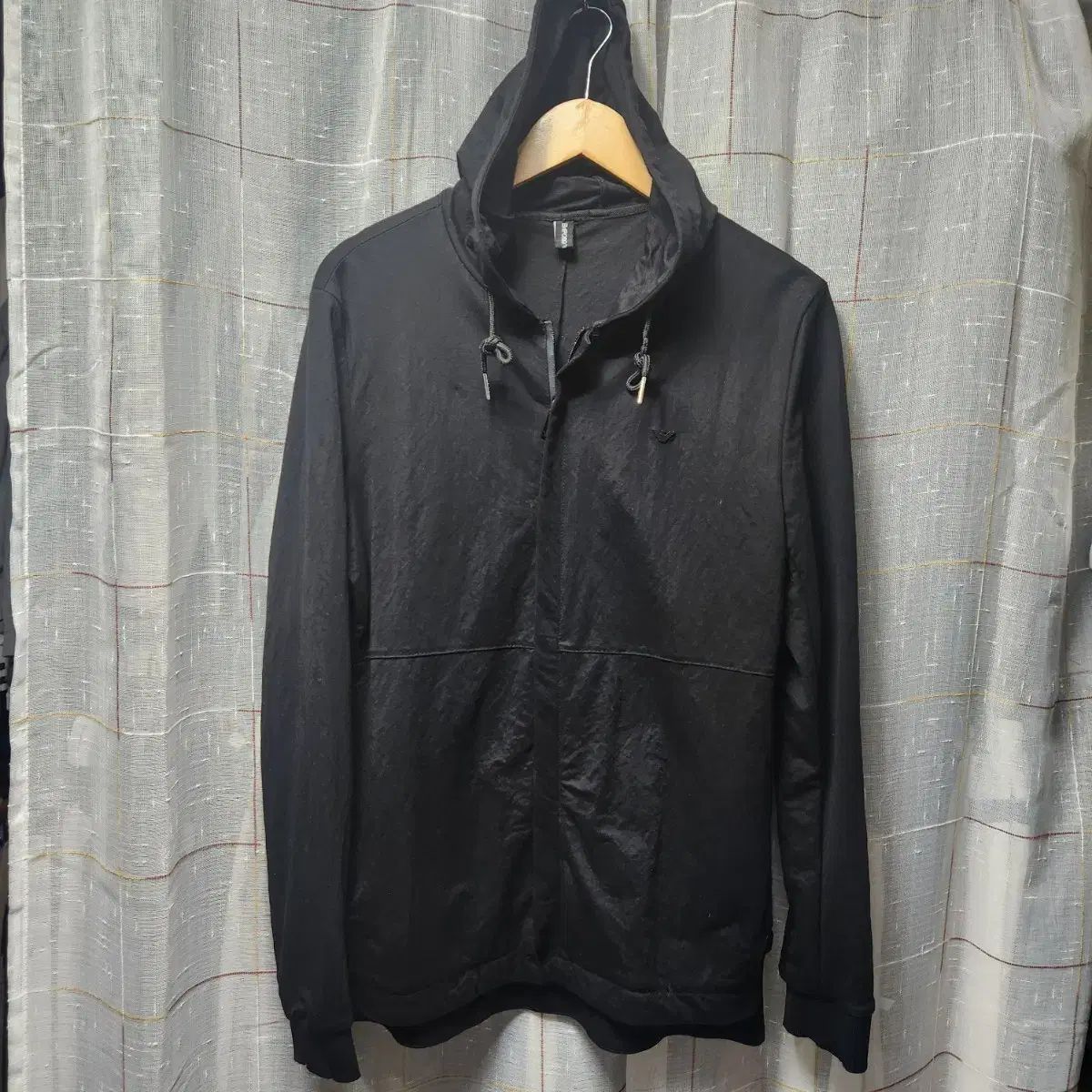 エンポリオアルマーニ ブラック フード ジップアップ 52X68cm M - メルカリ