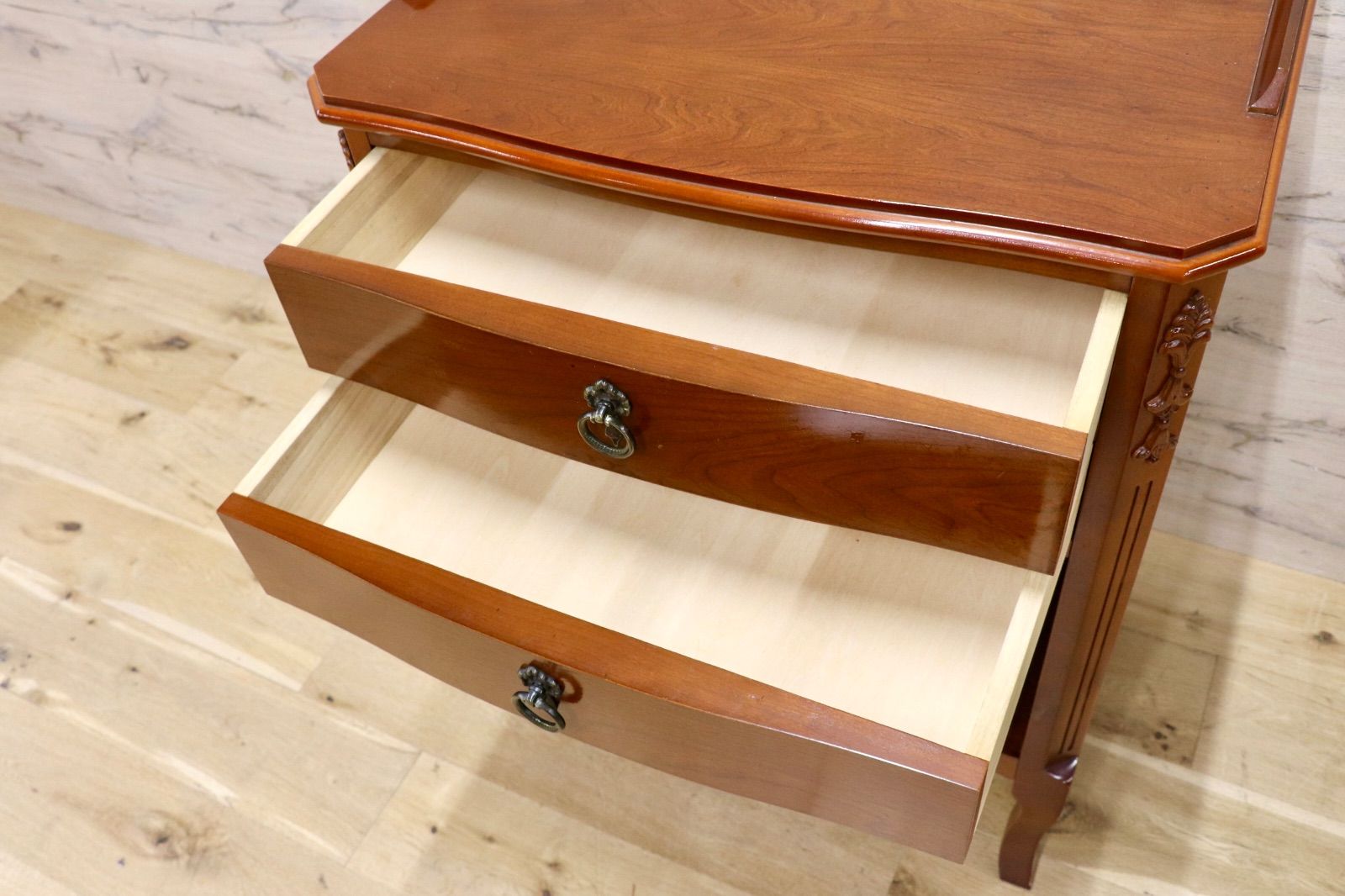 GMIK915C○Lynn Hollyn / リンホーリン ナイトテーブル コンソール