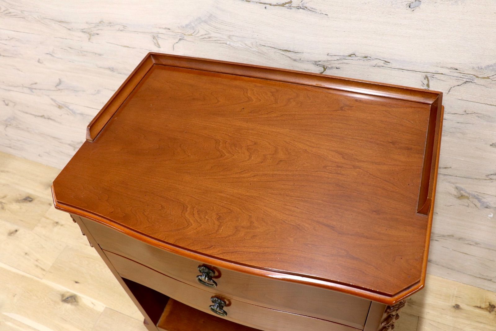 GMIK915C○Lynn Hollyn / リンホーリン ナイトテーブル コンソール