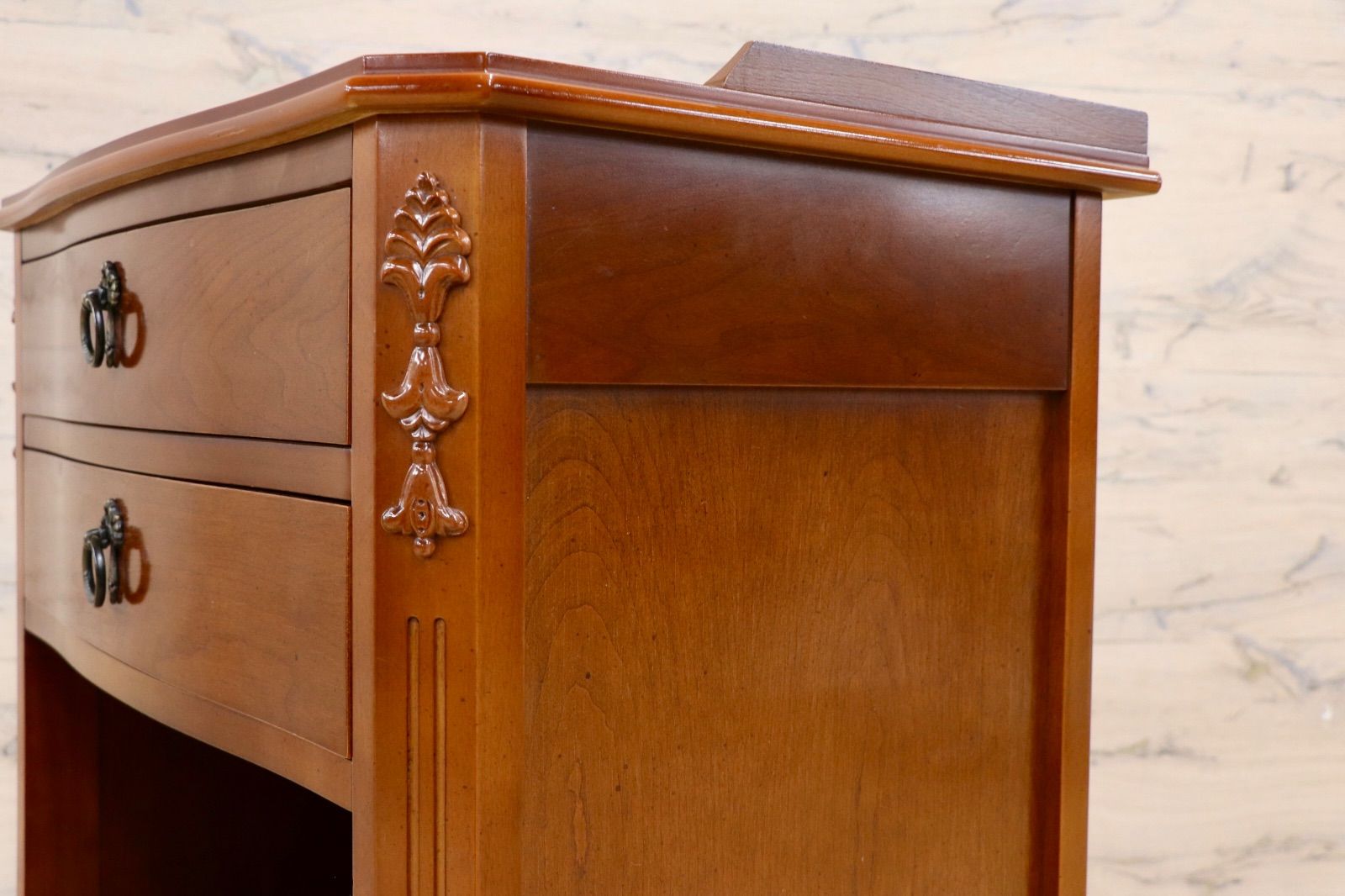 GMIK915C○Lynn Hollyn / リンホーリン ナイトテーブル コンソール