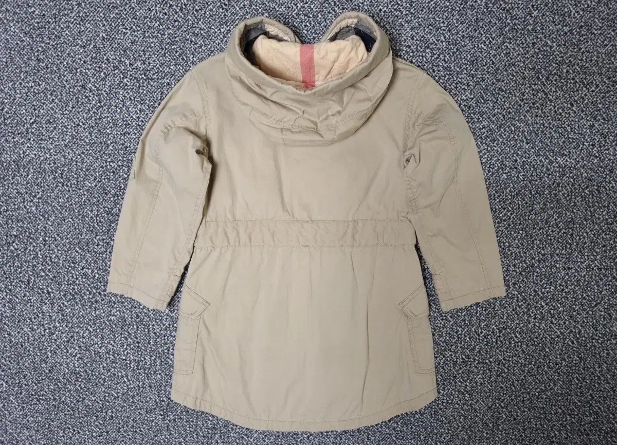 BURBERRY フード付きパーカー 6Y