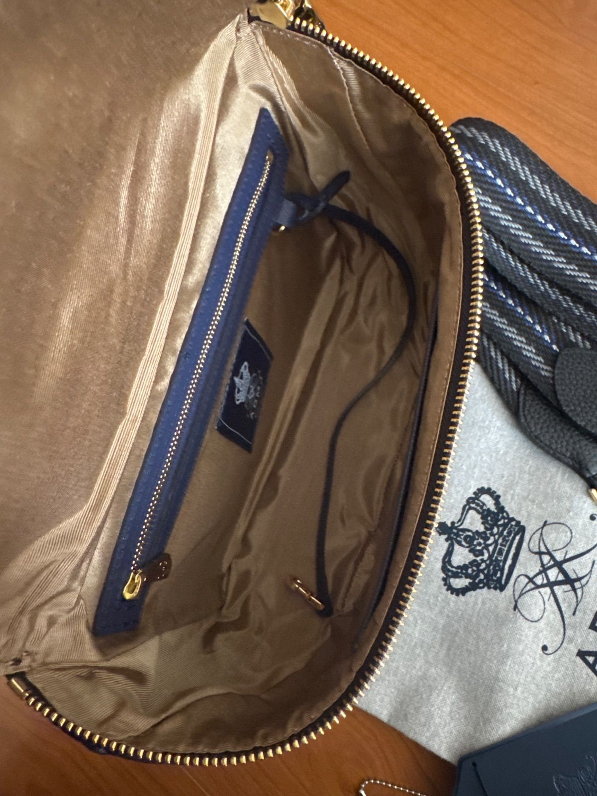 美品✨ADMJ 牛革シュリンク型押し クロスボディバッグ ショルダー