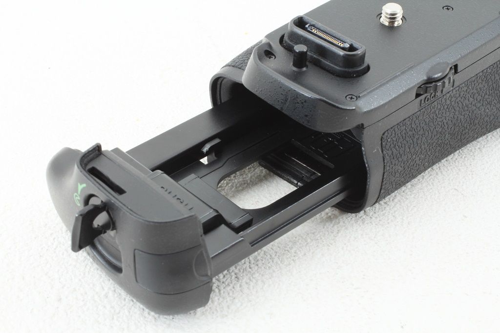 美品 Nikon ニコン MB-D16 マルチパワー バッテリー パック D750用