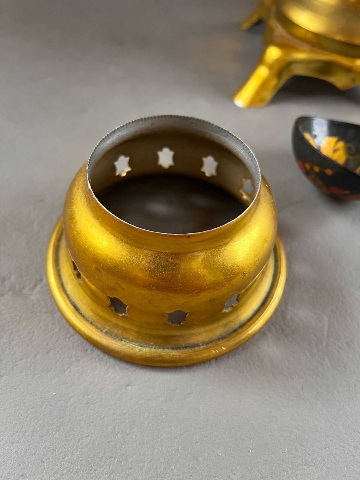 ロシアの伝統的な湯沸かし器であるサモワール（電気式）ホフロマ