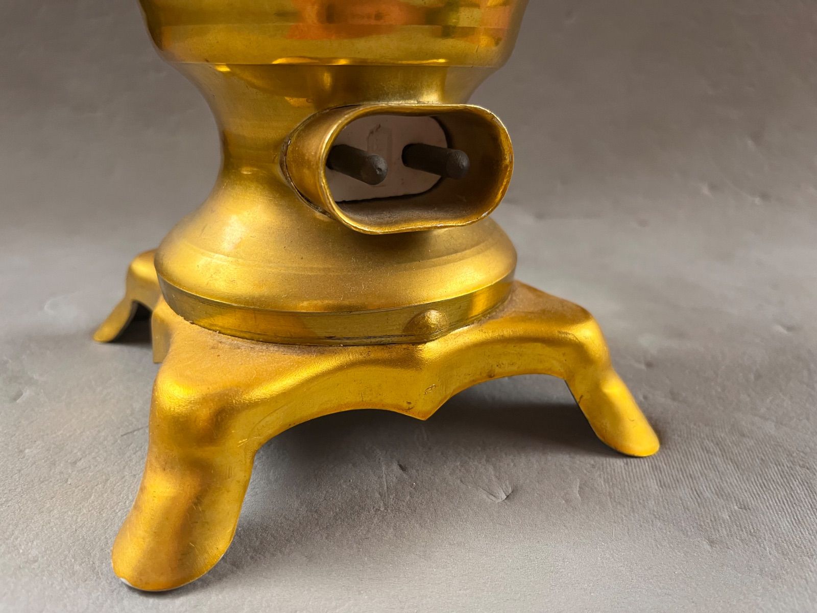 ロシアの伝統的な湯沸かし器であるサモワール（電気式）ホフロマ