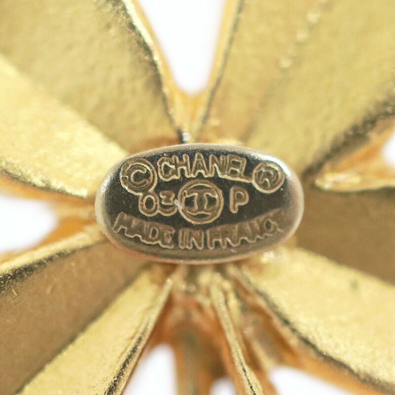 CHANEL シャネル ピンブローチ クローバー 03P ゴールド - メルカリ