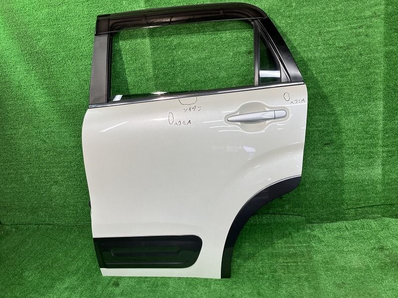 キャスト LA260S 左リアドア アクティバX 4WD セントラル M261 67004-B2270 W24 車 キャスト LA260S 左リアドア アクティバX 4WD セントラル M261