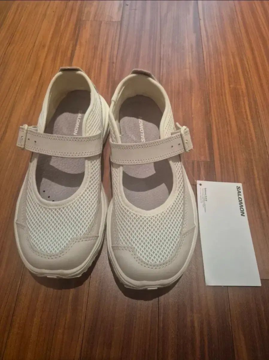 サロモン メリージェーン 230 バニラ 新品
