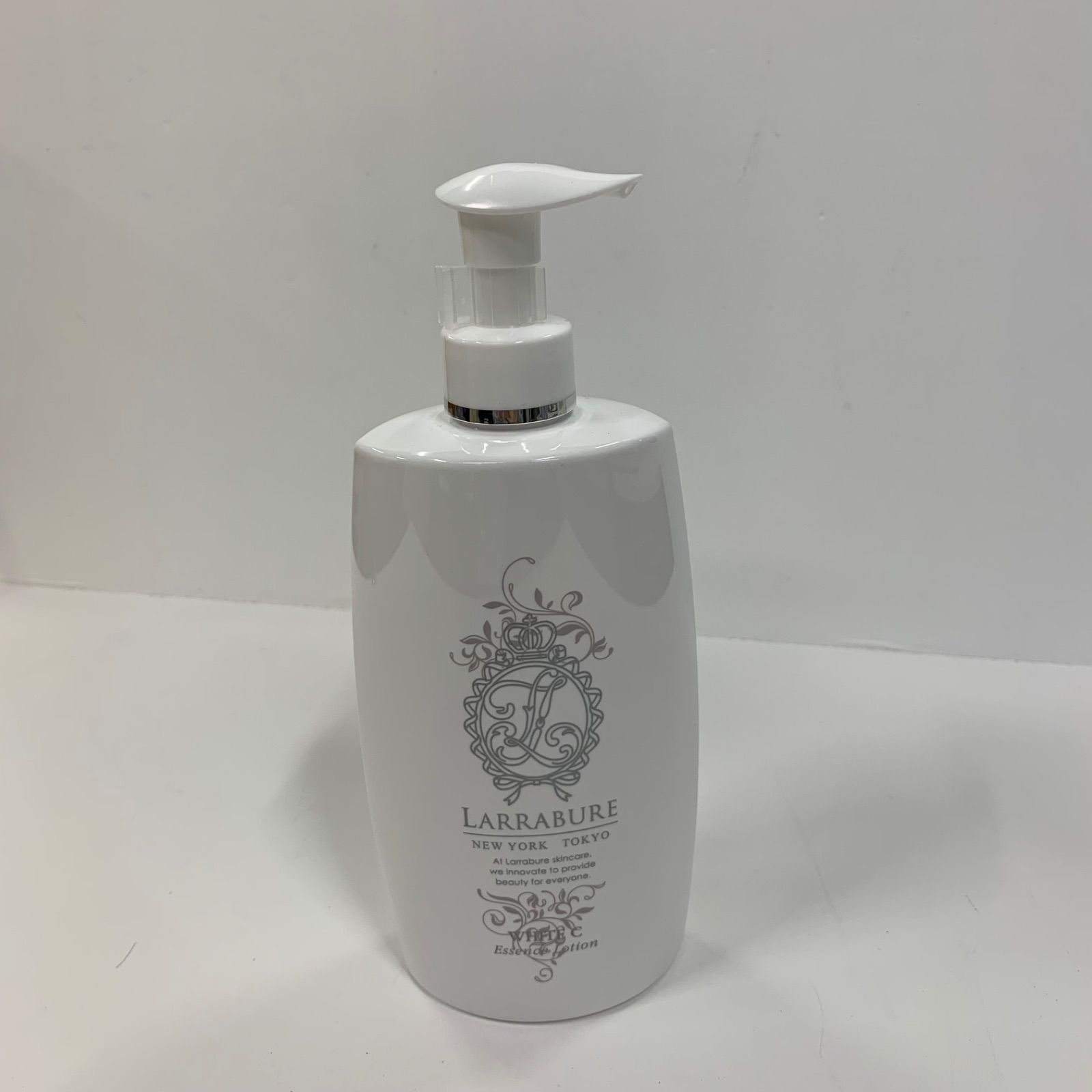 M3997 LARRABURE ララビュウ ホワイトCエッセンスローション 300ml