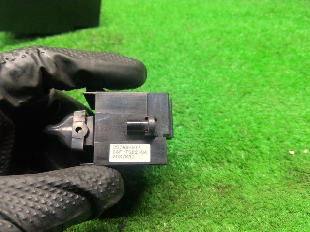 中古】インテグラ E-DC2 パワーウインドウスイッチ 35750-ST7-003ZA