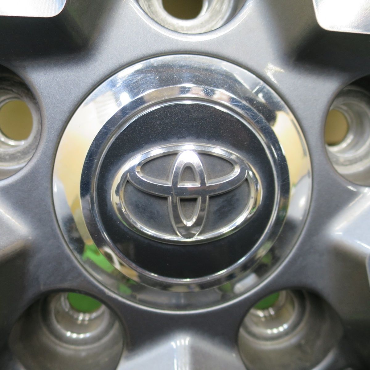 バリ溝！24年！キレイ！9.5分☆トヨタ ランクル 200 ZX 純正 285/50R20 