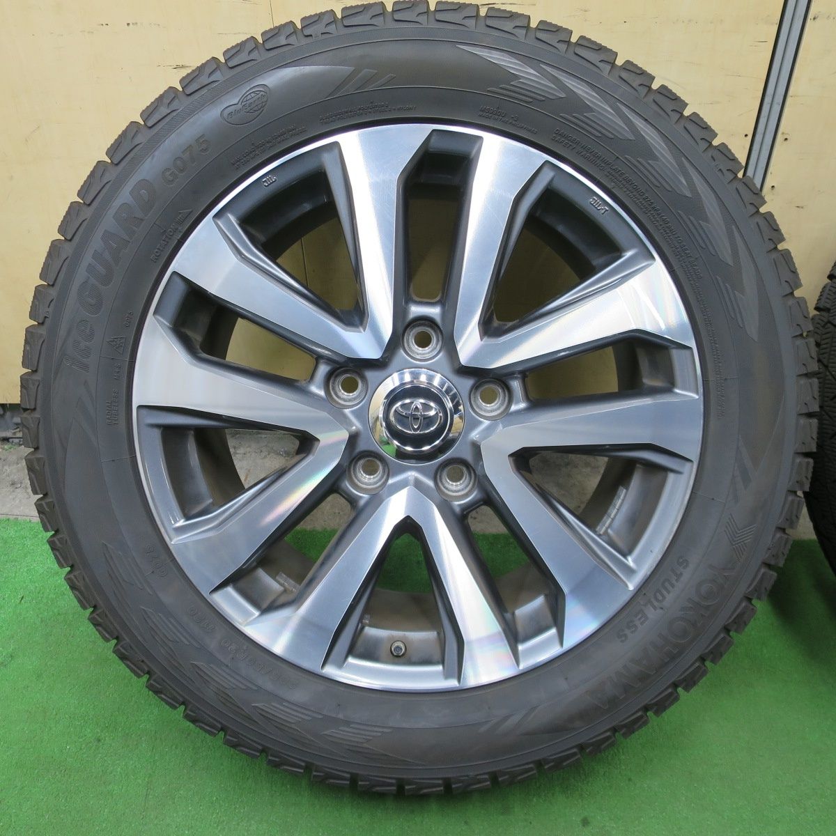 げん ランクルスタッドレス285/50R20