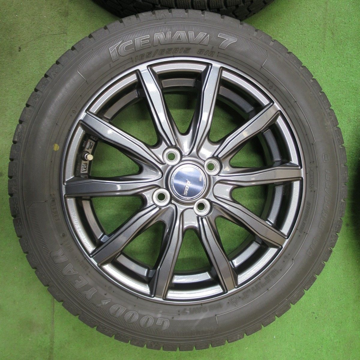 バリ溝！キレイ！8.5分☆スタッドレス 165/65R15 グッドイヤー アイス 