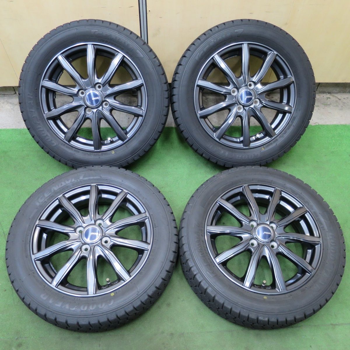 バリ溝！キレイ！8.5分☆スタッドレス 165/65R15 グッドイヤー アイス