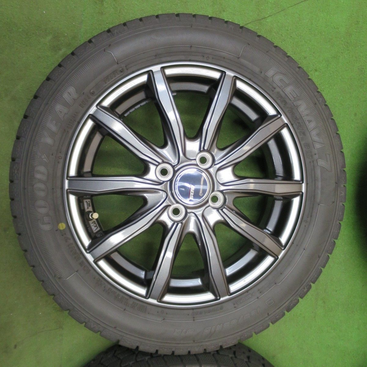バリ溝！キレイ！8.5分☆スタッドレス 165/65R15 グッドイヤー アイス 