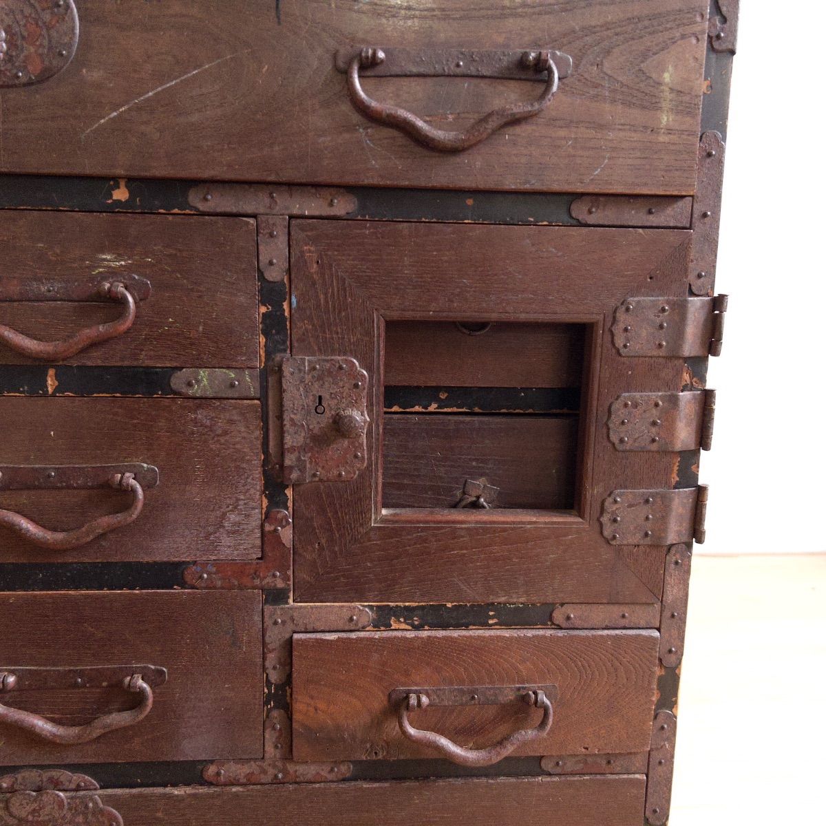 送料込み・匿名発送】 和箪笥 小ぶり 希少 横幅約69.5㎝ 5段