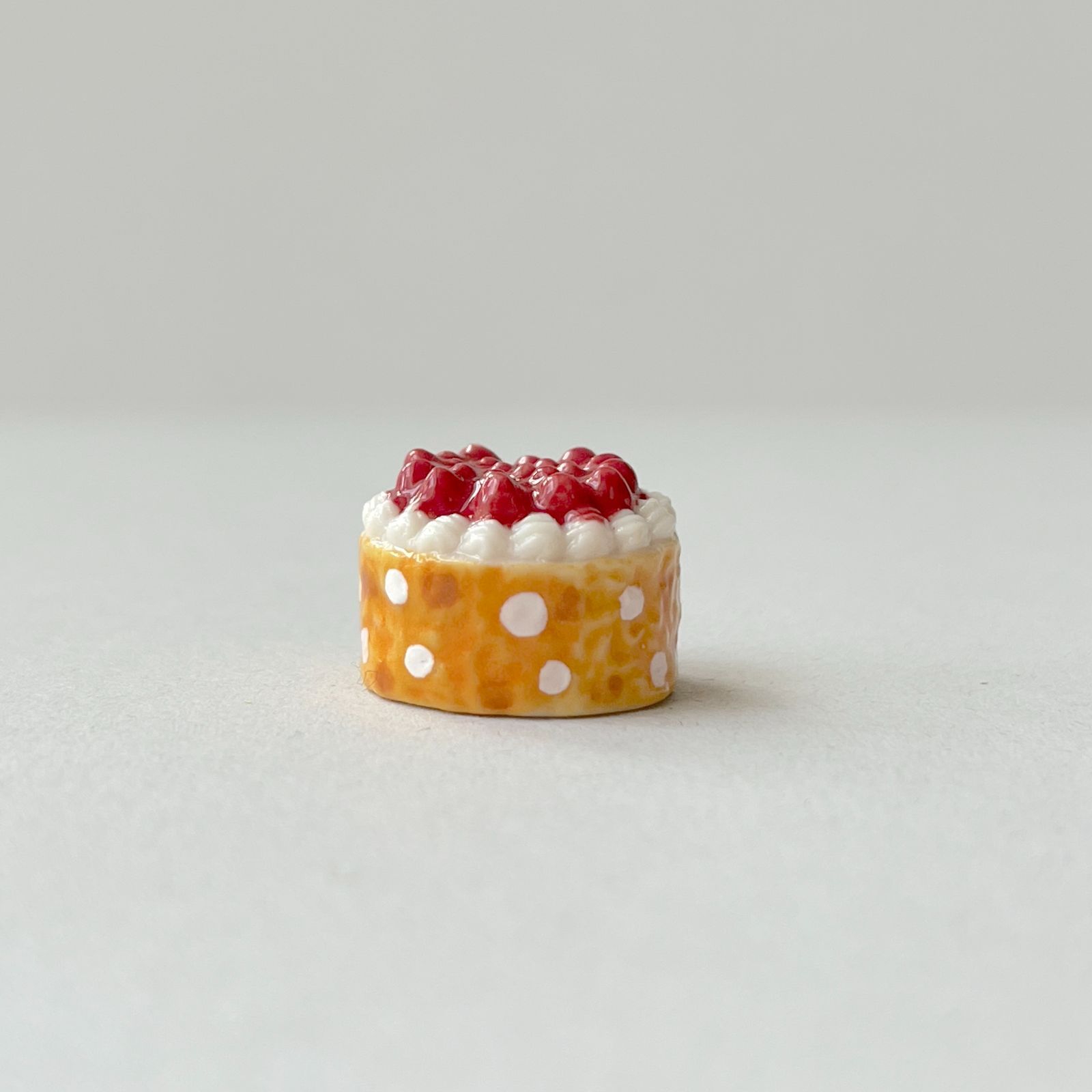 フェーヴ いちごのホールケーキ フランス フェーブ ミニチュア陶器 m