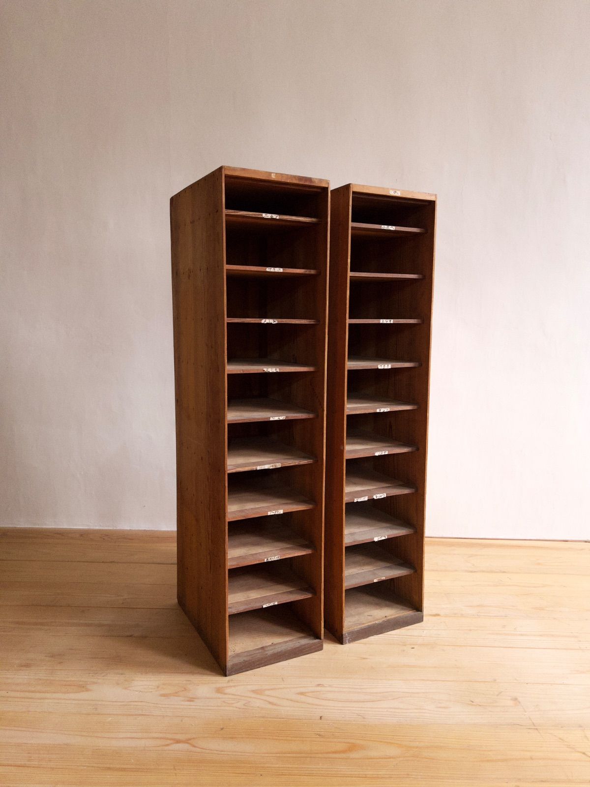 送料込み・匿名発送】書類棚 木製ラック 2個セット 希少 収納棚 古道具