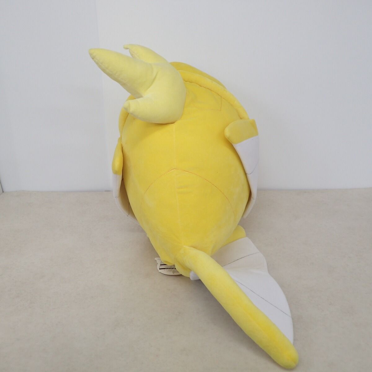 ポケモンセンター 金のコイキング ビッグクッション 紙タグ付き