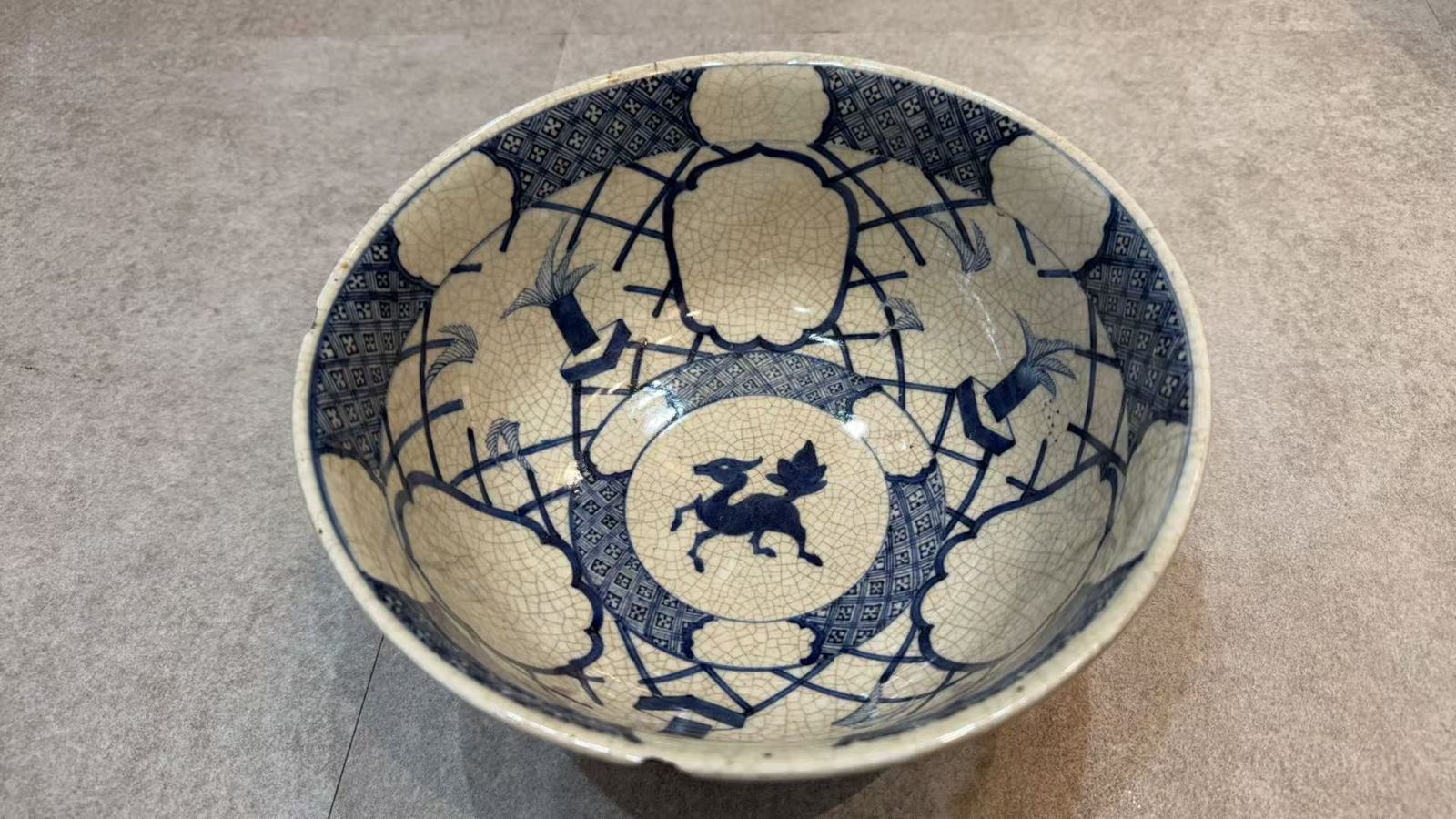 古伊万里】染付 麒麟文 大鉢 網目文 飾り鉢 時代物 骨董 古美術 - メルカリ