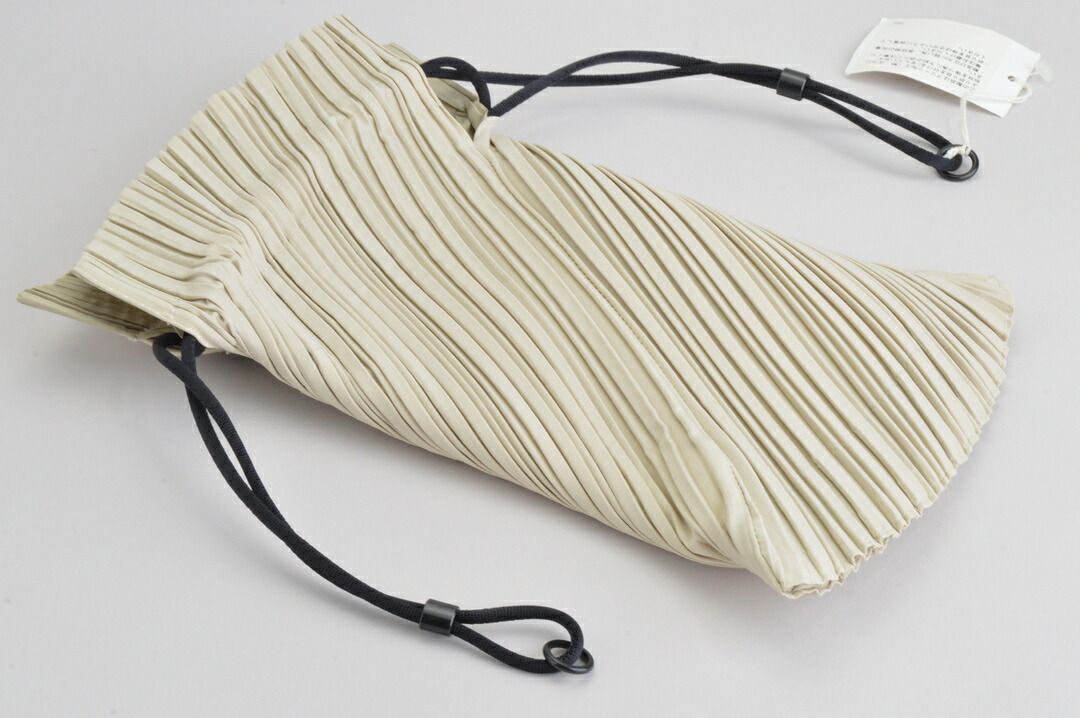 イッセイミヤケ ISSEI MIYAKE プリーツプリーズ PLEATS PLEASE ポーチ