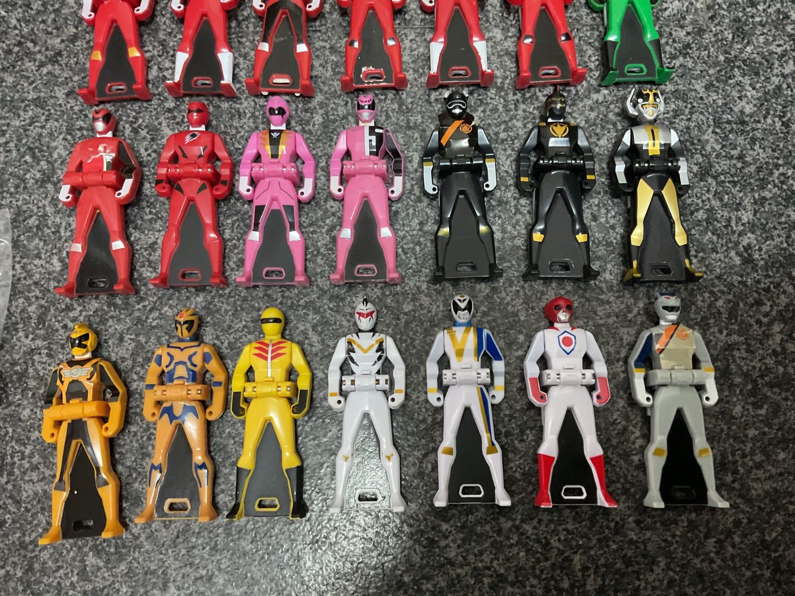 海賊戦隊ゴーカイジャー DXモバイレーツ&レンジャーキー22個 - メルカリ