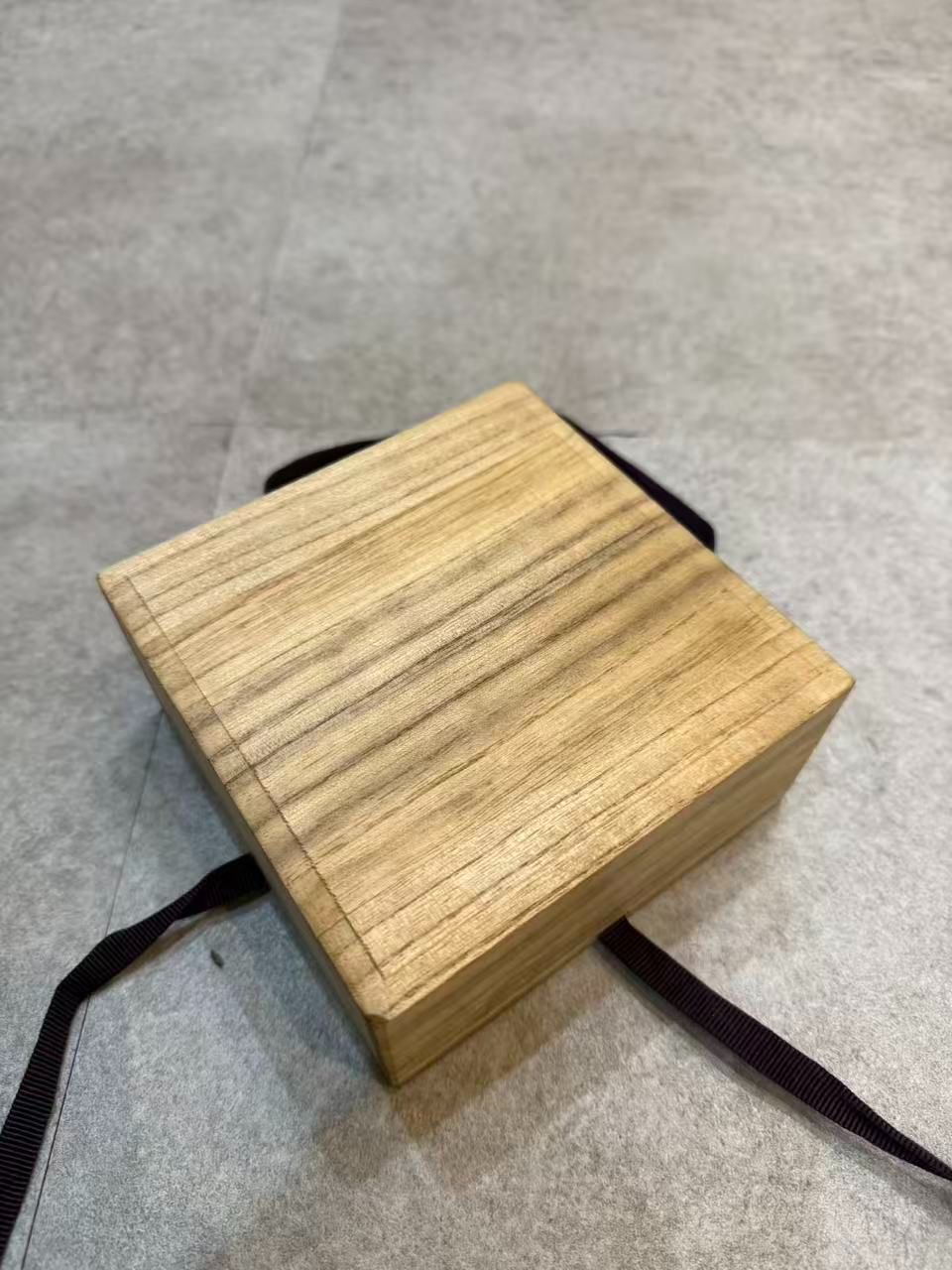 大明成化年製銘 斗彩鶏紋 煎茶碗（小坏）桐箱付 — 時代物 中国古玩