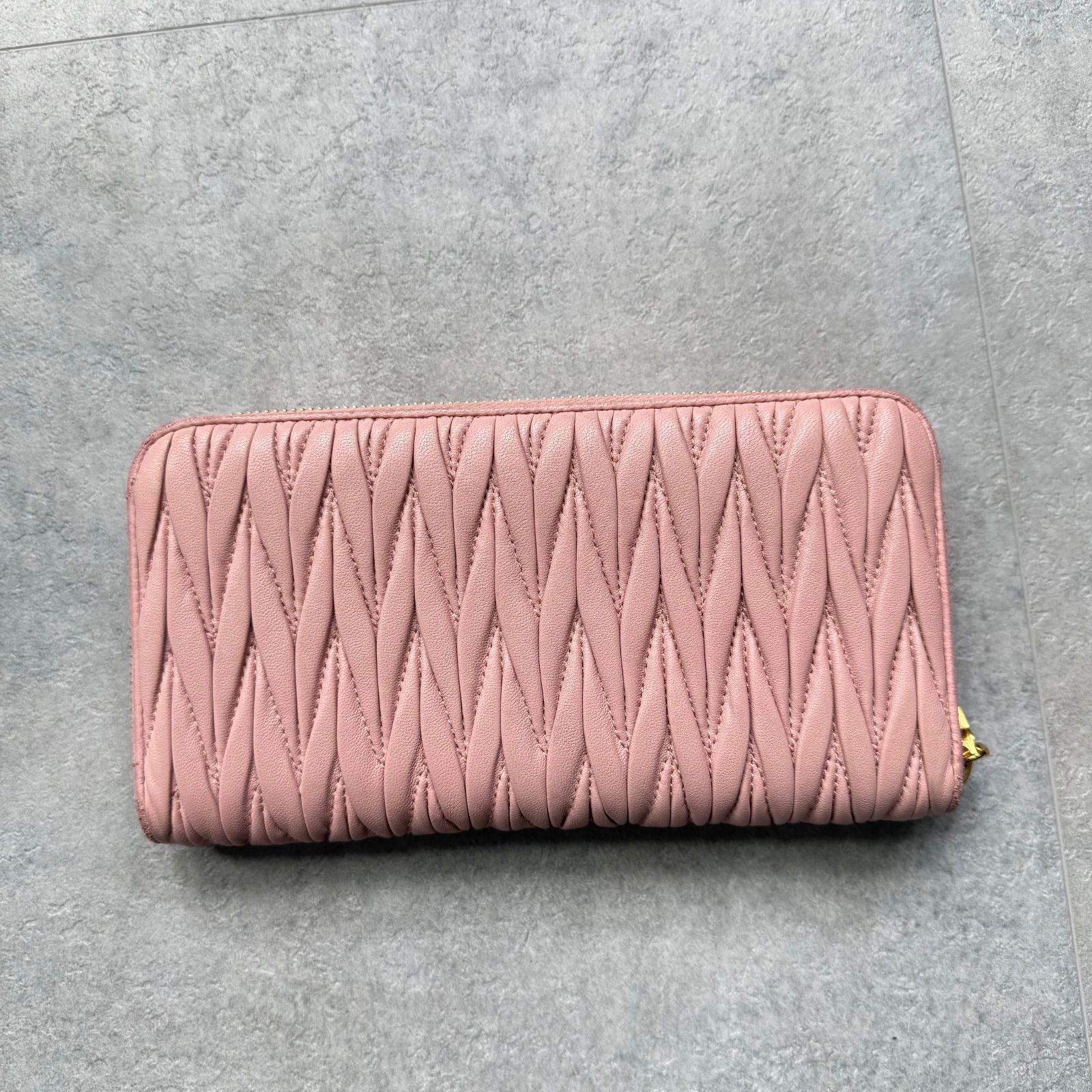 MIU MIU ミュウミュウ マテラッセ ラウンドファスナー長財布 レザー